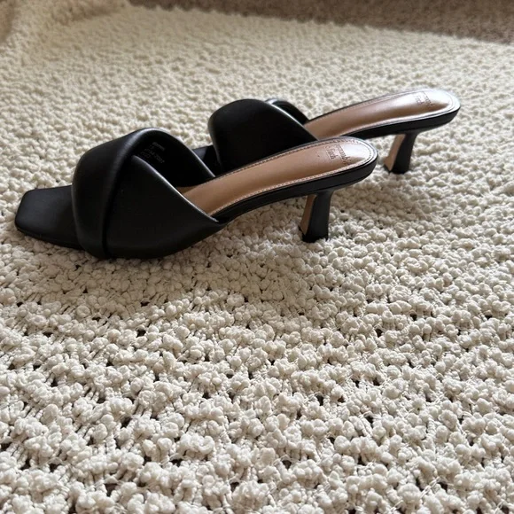 🖤 Abercrombie & Fitch Puffy Twist Heels 🖤 - Picture 5 of 7